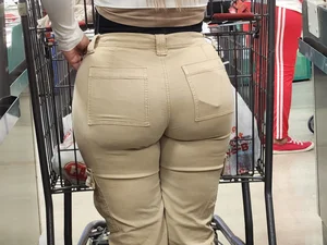 Out In The Wild 26 (The Phattest ass i cap this year) Epic Bubble!