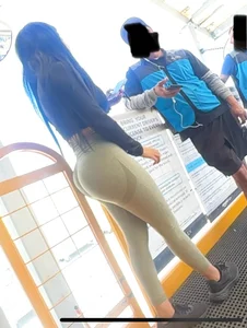 Sexy ass eating legging latina