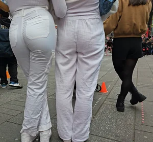 2 Friends, Times Square Ass
