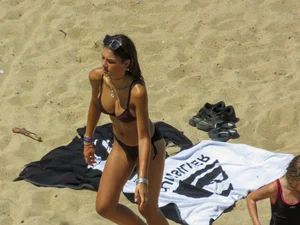 Beach hottie photo gallery
