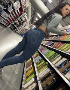 Really Oblivious Latina milf let me get all the angles