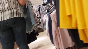 Thick girl shopping in tight jeans with a decent ass