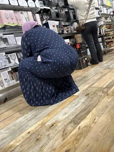 Not a fan of hijab but huge ass squat