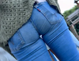 Tight perky ass with SEXY thigh gap  (OC)
