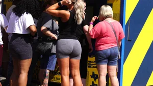 Big booty blonde babe in tight grey spandex shorts with vtl