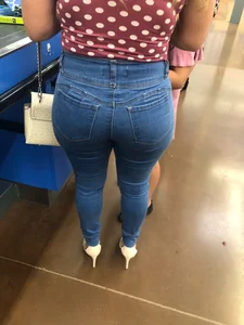 Hot ass candid milf in tight jeans with an amazing ass