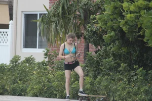 Candid Florida beach and bikini girls