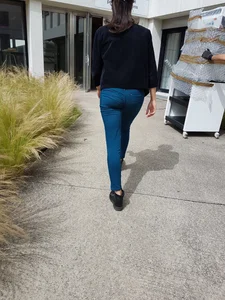 Office lady in tight jeans with vpl
