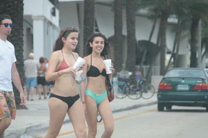 Sexy Florida girls in bikinis