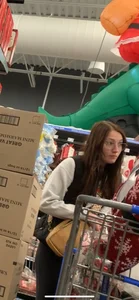 Milf with a nice booty in leggings