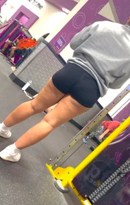Beautiful gym asian (?) slightly bent over