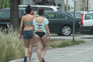 Even more hot and sexy bikini babes in Florida
