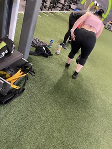 Gym PAWG Pt2 (nike pro leggings, juicy booty(oc))