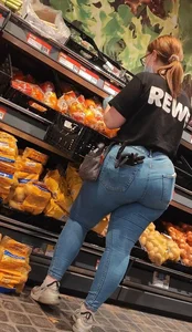 A BRUNETTE PAWG WORKER AT REWE (NON-OC)
