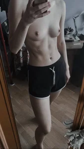Hot amateur girls' selfies in underwear