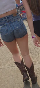 Cowboy Boots N’ Daisy Dukes