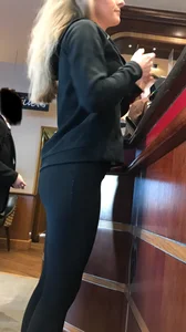 Blonde babe with a nice ass getting lunch in leggings and jeans