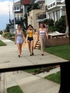 Couple teens walking in shorts and leggings