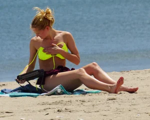 Sexy ass blonde milf on the beach in a thong with cameltoe and bending over