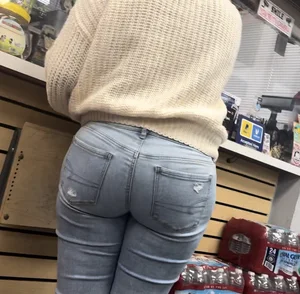 Thick ebony milf in tight jeans!