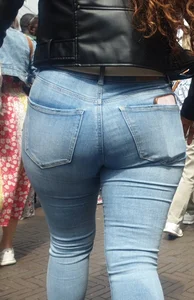 Pawg white girl in very tight jeans