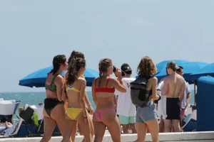 Deerfield Beach girls in bikinis