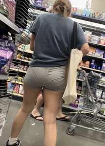 VPL white girl in shorts
