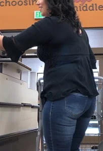 Chunky milf ass creeped in jeans shopping