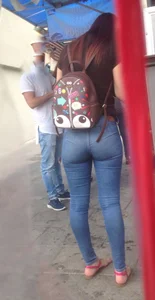 Beautiful plain pants in thin women. LOOK AT IT!