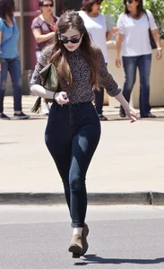 Thick booty brunette with nice ass in tight black jeans