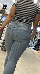 2 mamasitas today in jeans