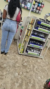 ABSOLUTE GORGEOUS EBONY FAT ASS w/ nice pedi