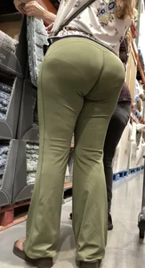 Thick Latina Milf In Green Leggings! Non OC