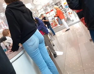 Nice ass in thight jeans