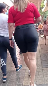 Booty Milf in Shiny Black Spandex