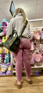 Blonde lady in pink leggings VPL‼️