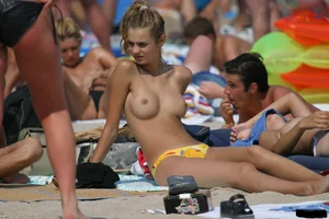 Sexy candid topless and nude beach girls