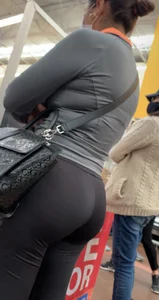 Nice Milf with phat ass in leggings VTL