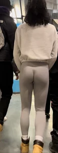 Cutest bubble butt in tight leggings