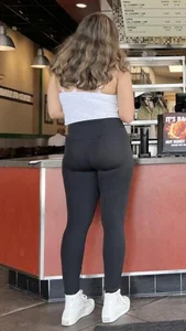 Teen candid girl wearing leggings, creepshot in a cafe