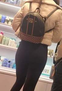 Beauty with amazing ass and gap
