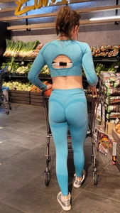 Awesome fit girl in blue yoga pants and a top creepshot at the grocery store