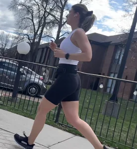 Hot blonde jogging !!