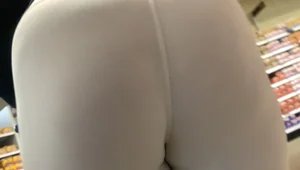 Berry thick gal  white leggings! (OC) few months old
