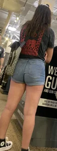 Jean shorts booty
