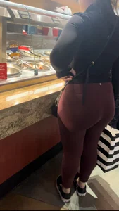 Total Bombshell Latina Milf with a heavy Lululemon Dumptruck (OC)