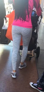 Candid Asian milf with a nice ass in grey leggings