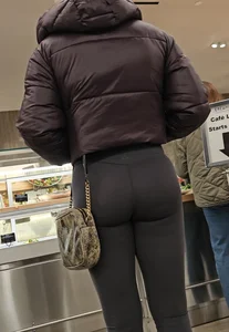Incredible white bubble ASS. Close up. GIF.