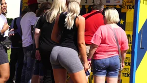 Big booty blonde babe in tight grey spandex shorts with vtl