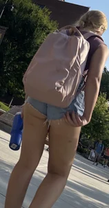 College pawg re-adjusting her shorts